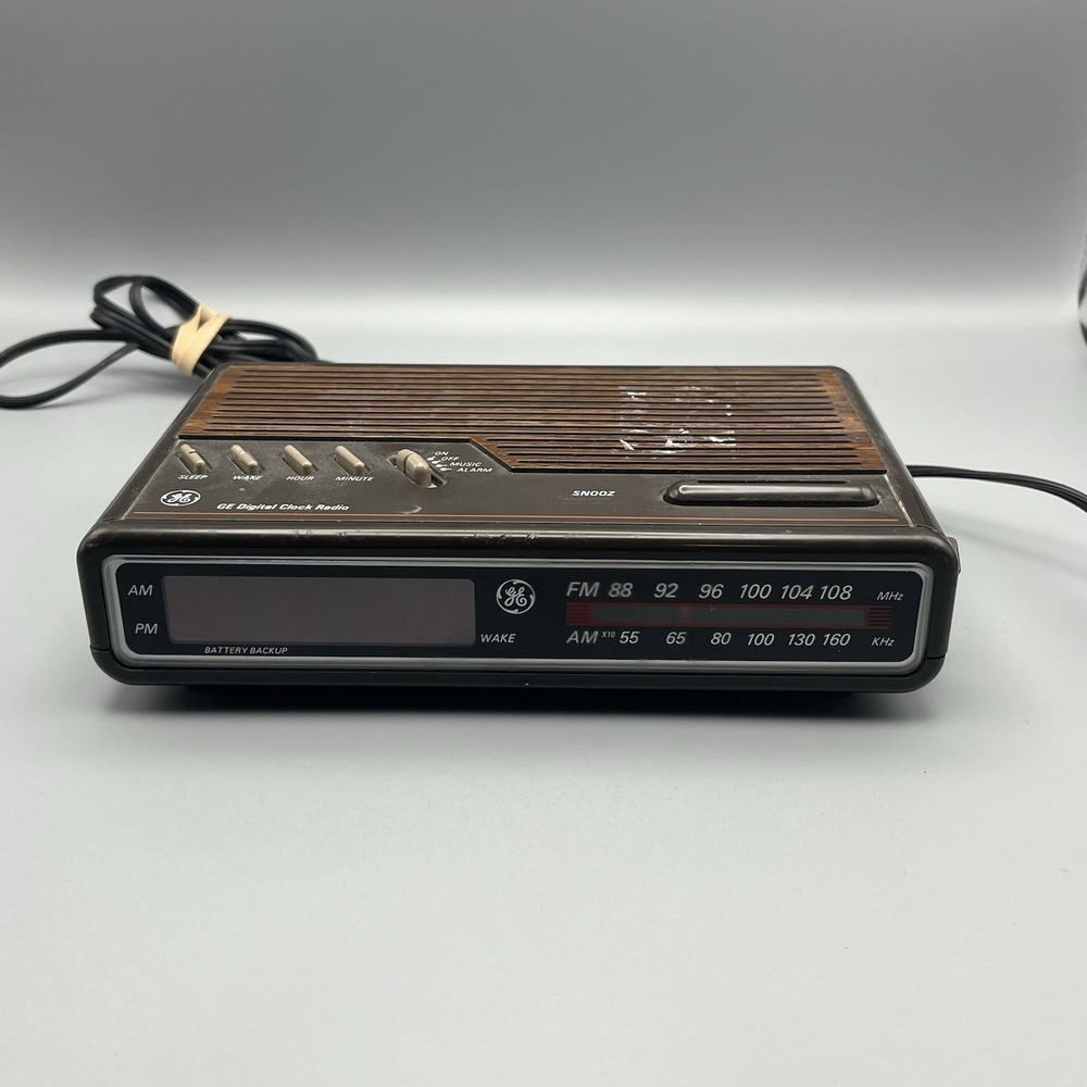 Vintage GE 7-4612B Digital Alarm Clock Radio General Electric FOR PARTS ONLY!!!